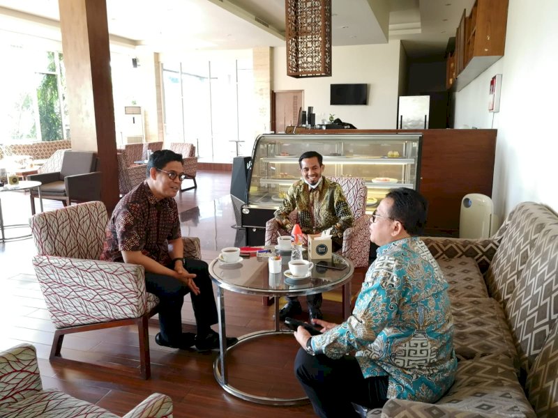 Edy Manaf saat menemui penasehat Menteri Kelautan dan Perikanan Prof Rokhmin Dahuri. 