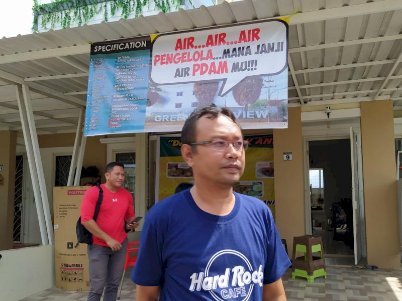Aksi protes warga Green River meminta pengadaan air bersih. 