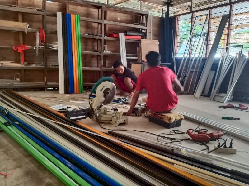 Usaha aluminium penerima bantuan modal usaha berbasis dusun di Bantaeng. 