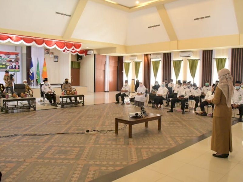 Indah Putri Indriani saat menghadiri pekan raya vaksinasi yang digelar Kemenag. 