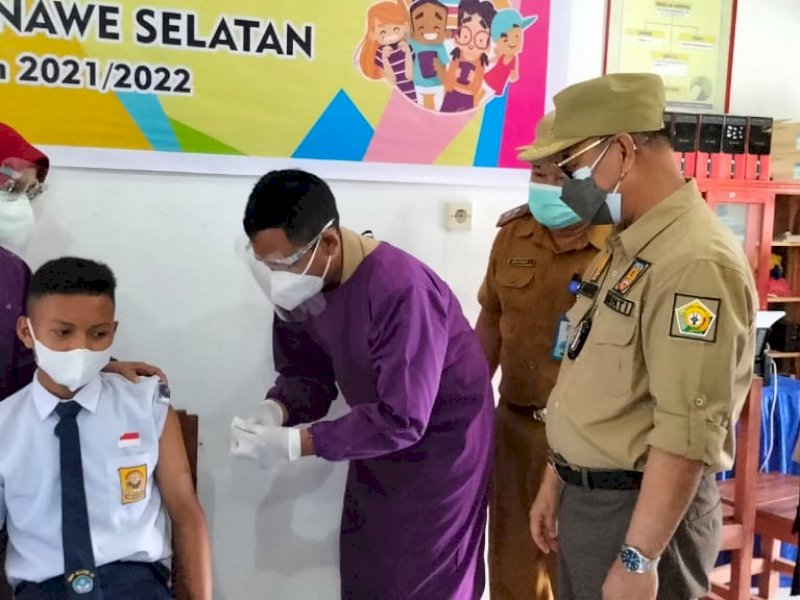 Vaksinasi tingkat pelajar di Konawe Selatan. 