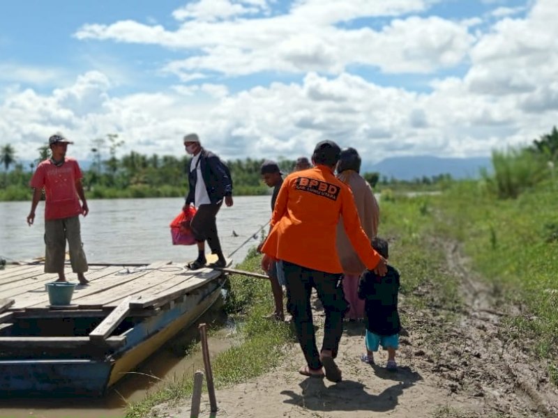 Pencarian korban tenggelam d Sungai Rongkong. 