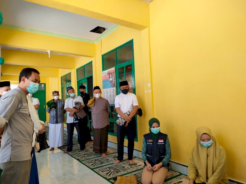 Jemput bola dan mendekatkan masyarakat dengan vaksin gratis, Bupati Bantaeng Ilham Syah Azikin menyaksikan vaksinasi di tempat ibadah oleh Puskesmas Lasepang (ist)