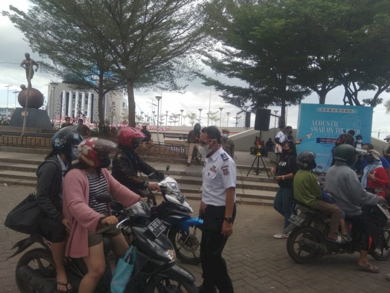Pelaksanaan Swab On The Road di Makassar. 