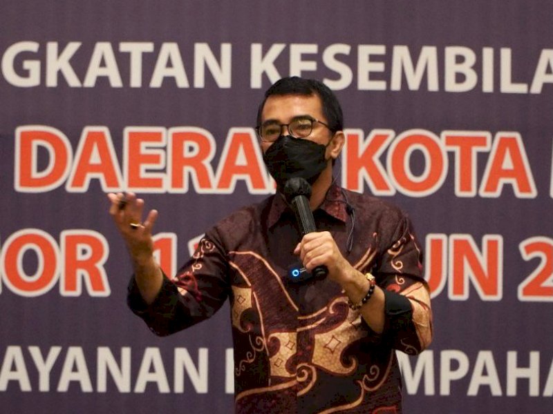 Anggota DPRD Makassar Mario David saat menggelar Sosper tentang Retribusi Pelayanan Persampahan. 