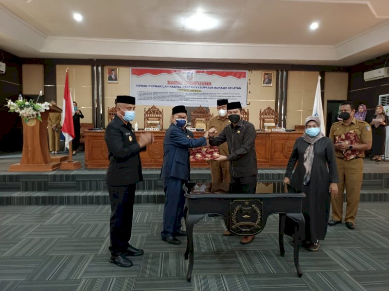 Penetapan 6 Ranperda melalui Rapat Paripurna yang digelar DPRD Konawe Selatan. 