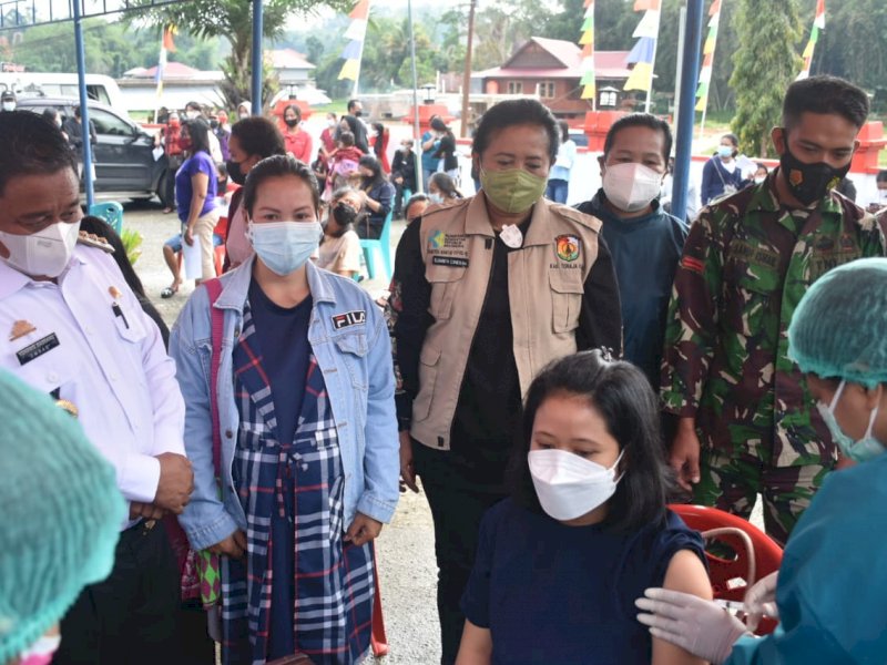 Pelaksanaan vaksinasi untuk Ibu Hamil di Tallunglipu dihadiri Bupati Torut Yohanis Bassang (ist)