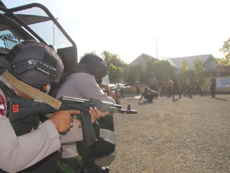 Latihan pengamanan Batalyon C Brimob Polda Sulsel. 