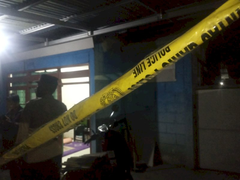 Police line dipasang di lokasi penemuan korban gantung diri di BTP, Tamalanrea, Makassar (ist)