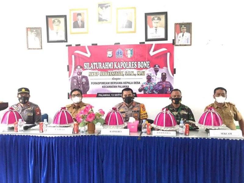 Kapolres Bone saat mengunjungi Kecamatan Palakka. 