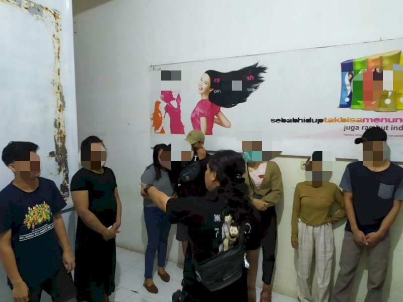 Pasangan mesum diamankan di Polsekta Mamajang, Makassar. 