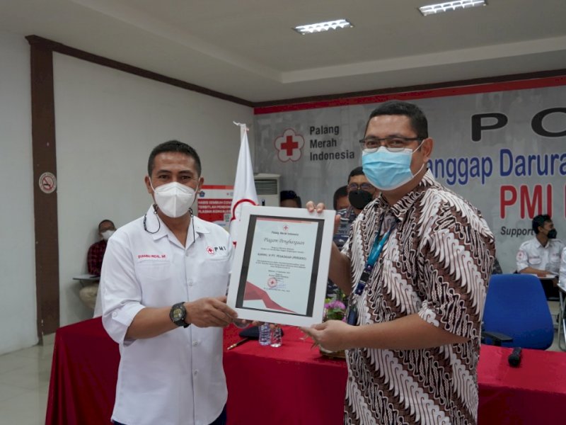 PT Pegadaian Kanwil VI turut mendapatkan penghargaan sebagai mitra PMI terbaik di HUT PMI ke-76 (ist)