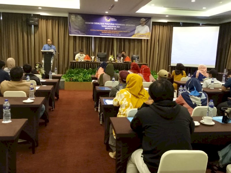 Irwan Djafar saat menggelar Sosper Pengelolaan Zakat. 