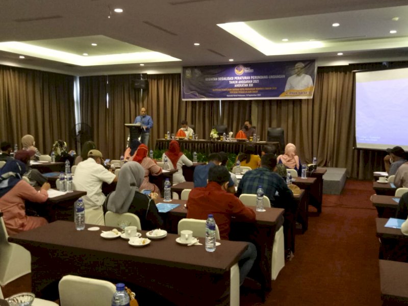 Irwan Djafar saat menggelar Sosper Pengelolaan Zakat. 