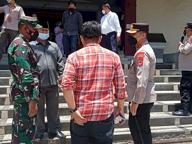 Acara pengukuhan wisudawan UKI Toraja diawasi Petugas Kepolisian (ist)