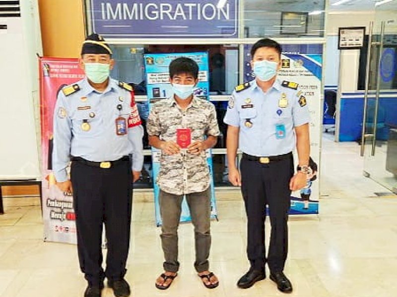Deportase salah seorang WNA. 