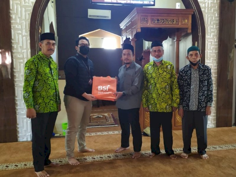 Ketua DMI Bulukumba dan Kepala BSI Bulukumba foto bersama. (Foto: Ist)