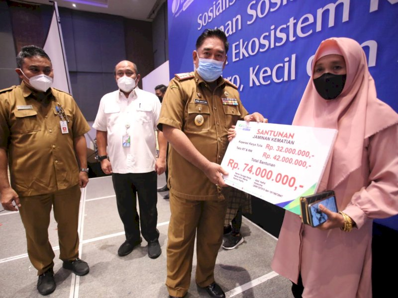 Sekprov Sulsel Abdul Hayat Gani saat sosialisasi BPJS Ketenakerjaan. 