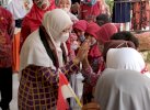 Ketua Dekranasda Terpukau Hasil Kerajinan Siswa SLBN 1 Wajo