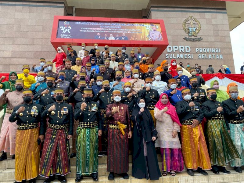 Wabup Wajo bersama kepala daerah lainnya di kantor DPRD Sulsel. (Foto: Ist)