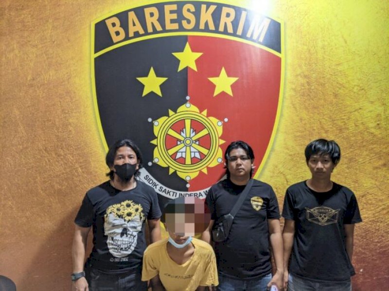 Pelaku pembunuhan di Bantaeng dikawal polisi. (Foto: Ist)