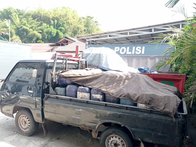 BBM jenis solar yang disita Polres Tator.