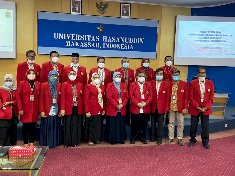 Panitia pemilihan Rektor Unhas usai menggelar konferensi pers di ruang senat akademik Unhas, Kamis (29/10/2021).