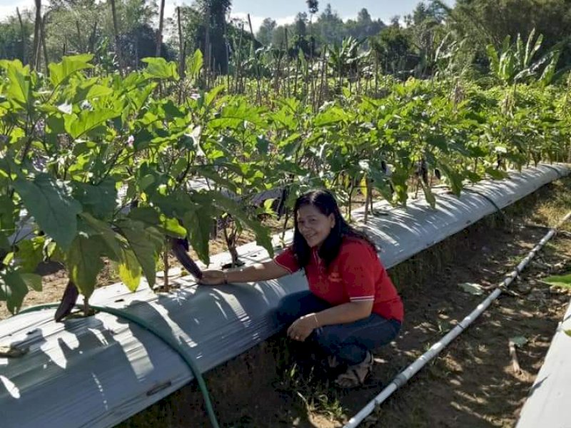 Rosmiaty menunjukkan salah satu inovasinya. 