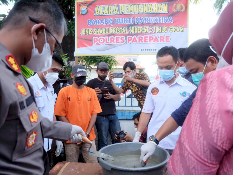 Pemusnahan barang bukti sabu di Polres Parepare.