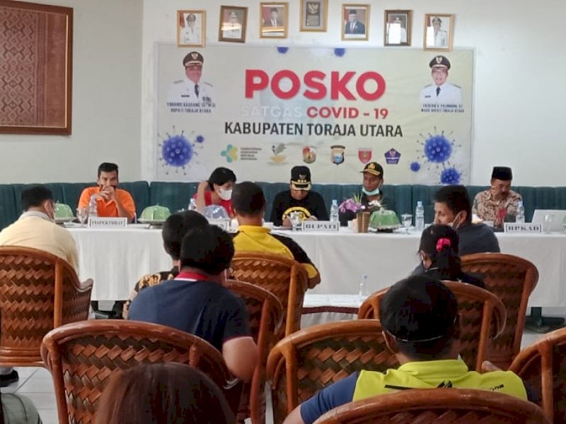 Rapat koordinasi realisasi PAD Pemkab Torut, Jumat (29/10/2021).