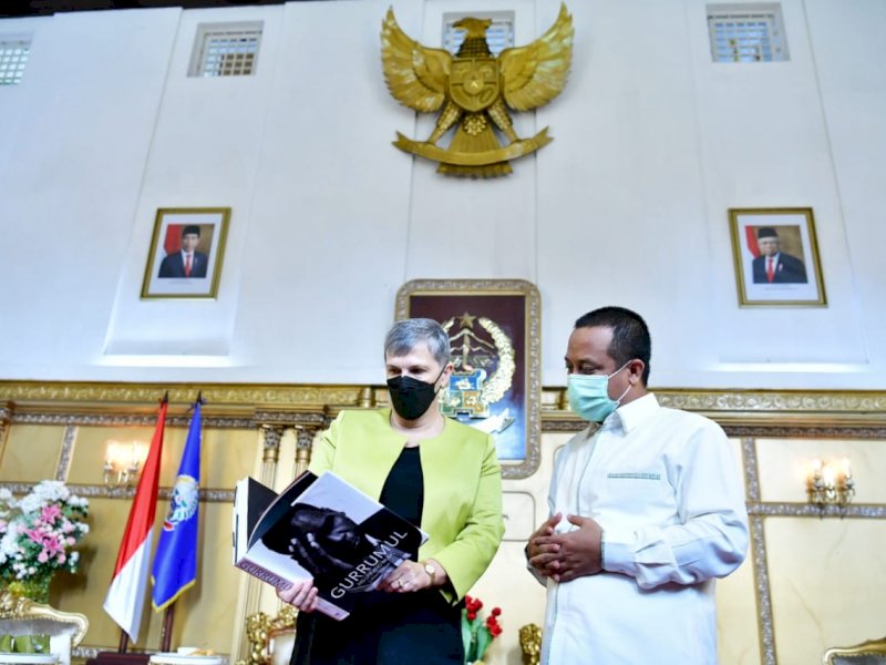 Dubes Australia untuk Indonesia, Penny William bertemu 
Plt Gubernur Sulsel, Andi Sudirman Sulaiman, di Rumah Jabatan Gubernur Sulsel, Minggu 31 Oktober 2021.