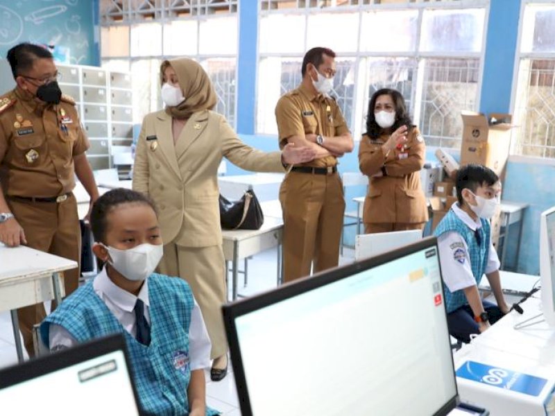 Para pelajar menjalani tes Genose di Makassar.