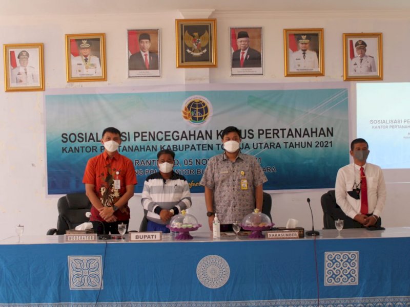 Bupati Torut Yohanis Bassang membuka sosialisasi pencegahan sengketa tanah.