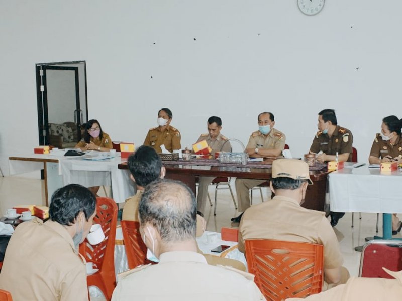 Pemkab Torut menggelar pertemuan membahas kasus Lapangan Gembira.