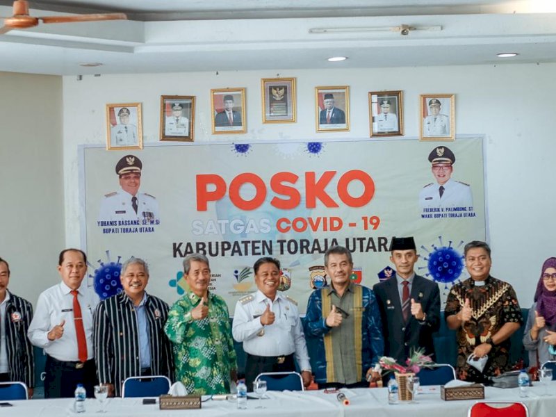 Bupati Torut Yohanis Bassang menghadiri pertemuan FKUB.