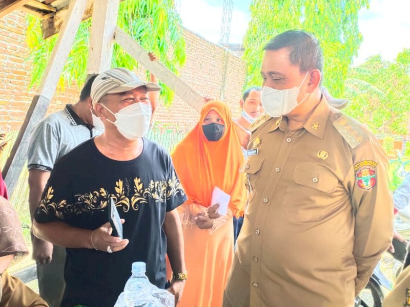 Bupati Wajo Amran Mahmud pantau vaksinasi. (Foto: Ist)