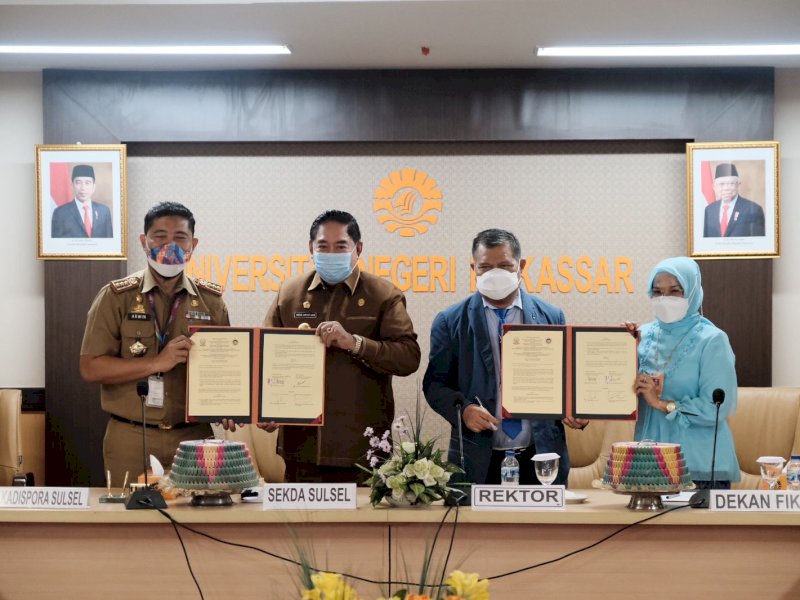 Penandatanganan MoU berlangsung di lantai 7 Gedung Phinisi UNM Makassar, Selasa (16/11/2021). 