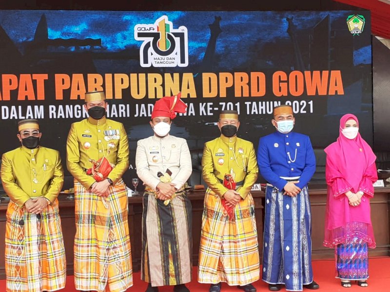 Bupati Gowa Adnan Purichta Ichsan dampingi Plt Gubernur Sulsel Andi Sudirman Sulaiman di HJG ke-701. (Foto: Ist)