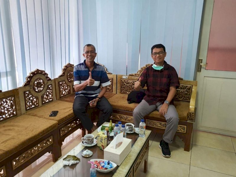 Kepala KPPN Watampone Rintok Juhirman menerima kunjungan Kepala KPPN Kolaka Provinsi Sulawesi Tenggara, Arief Rokhman di ruang kerjanya, Minggu (21/11/2021).