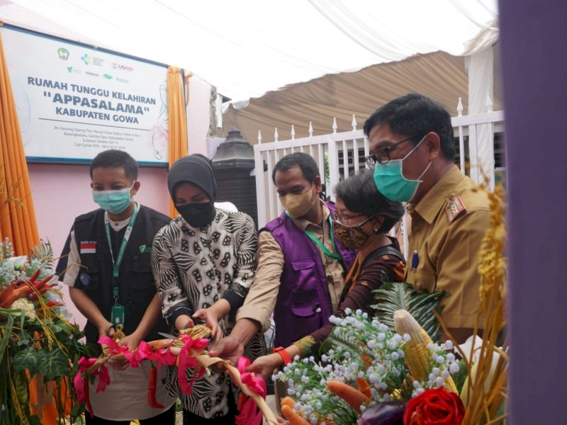 Ketua TP PKK Kabupaten Gowa, Priska Paramita Adnan saat meresmikan RTK. (Foto: Ist)