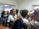 Buruh Nekat Terobos Ruang Rapat, Demo Tolak UMK di Makassar Ricuh