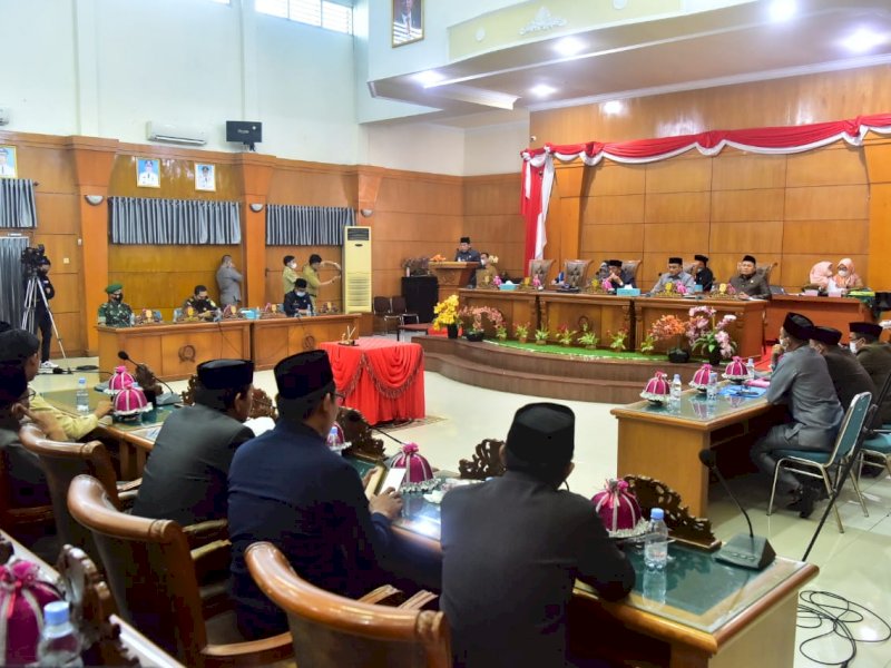 Pembahasan Ranperda di Gedung DPRD Sidrap, Selasa (23/11/2021).