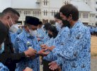 Hari Korpri, Bupati Torut Serahkan Cincin Emas kepada ASN 