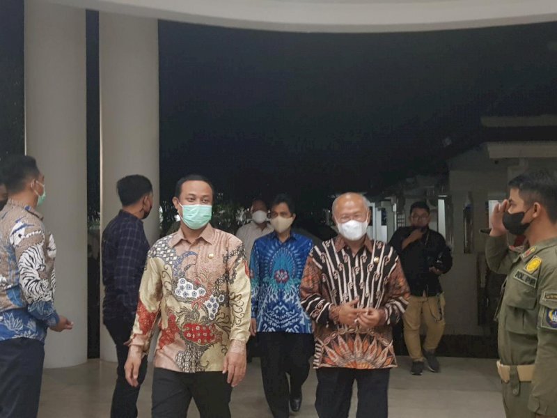 Bupati Jenelonto Iksan Iskandar usai rapat bersama Plt Gubernur Sulsel Sudirman Sulaiman.