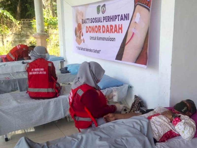 Puluhan penyuluh pertanian di Lutra ikut donor darah, kemarin.