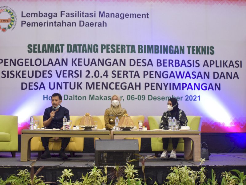 Bimbingan Teknis (Bimtek) Pengelolaan Keuangan dan Penatausahaan Keuangan Desa Berbasis Aplikasi Siskeudes 2.0.4, Selasa (8/12/2021), di Hotel Dalton, Makassar. 