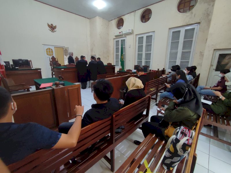 Sidang perdana mantan Direktur PDAM Torut Markus Lempang di PN Makassar, Kamis (9/12/2021).