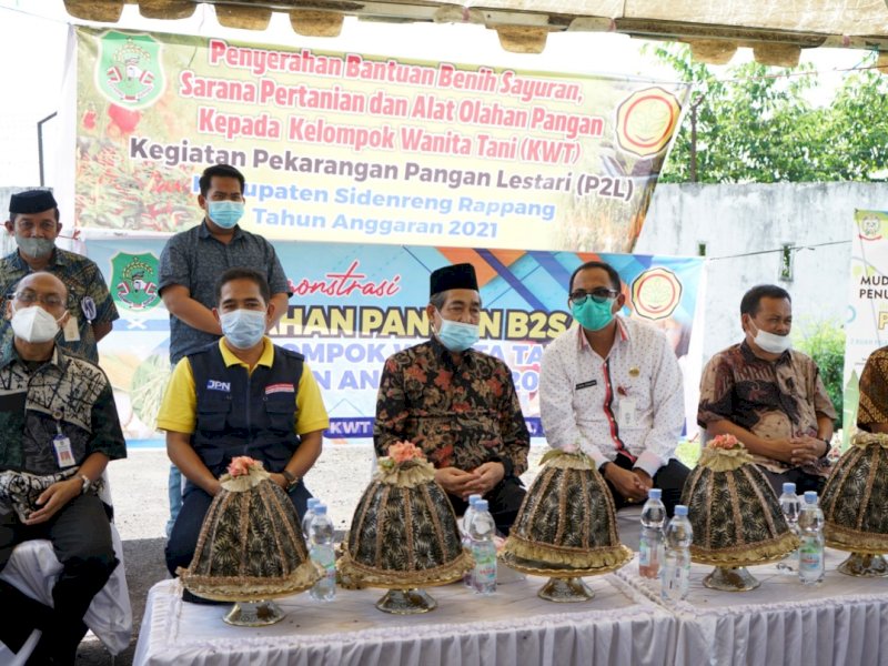 Acara penyerahan alat olahan pangan kepada KWT di Sidrap. (Foto: Ist)