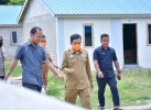 Sekda Lutra Tinjau Huntap di Desa Sepakat, Bulan ini Diserahkan