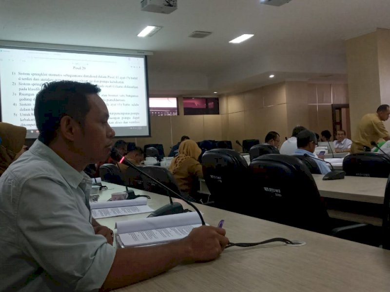 Ketua Komisi A DPRD Kota Makassar, Supratman mengkritisi Ranperda Pemadam.